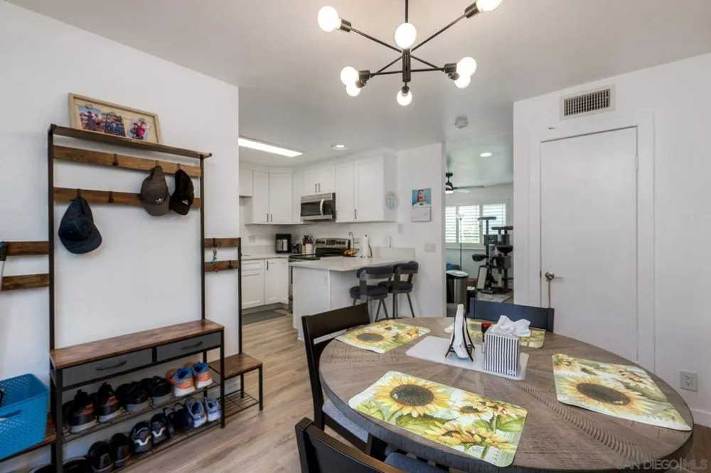11217 Via Madonna Santee, CA 92071