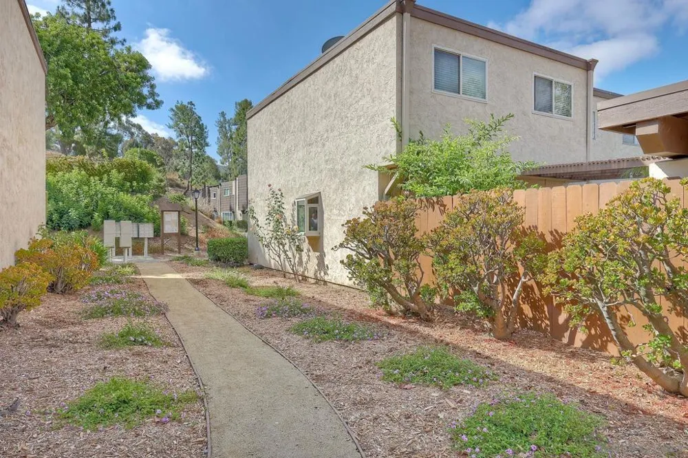 11217 Via Madonna Santee, CA 92071