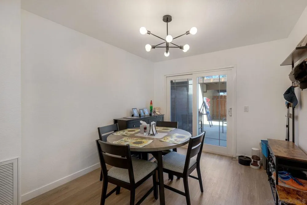 11217 Via Madonna Santee, CA 92071