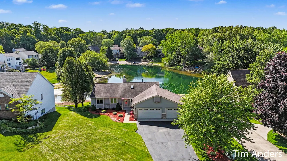 6090 Arroyo Vista Drive NE Rockford, MI 49341