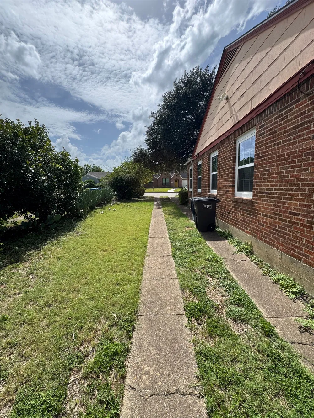 3241 Sandage Avenue Fort Worth, TX 76109