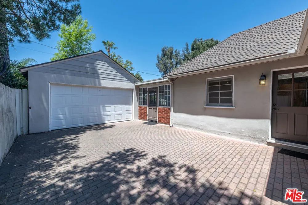 4421 Strohm Avenue Toluca Lake, CA 91602