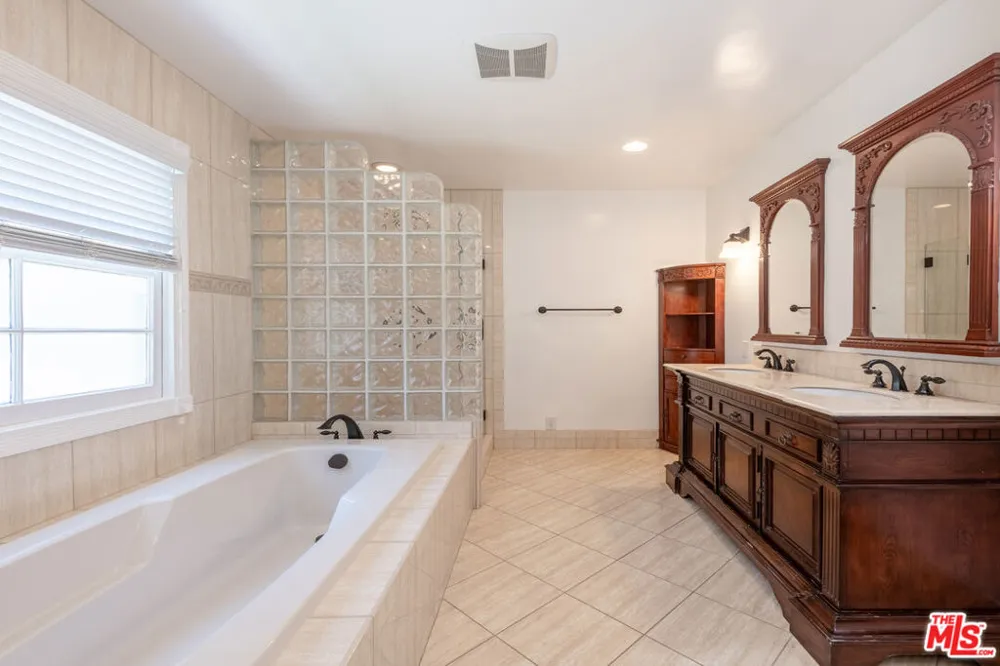 4421 Strohm Avenue Toluca Lake, CA 91602