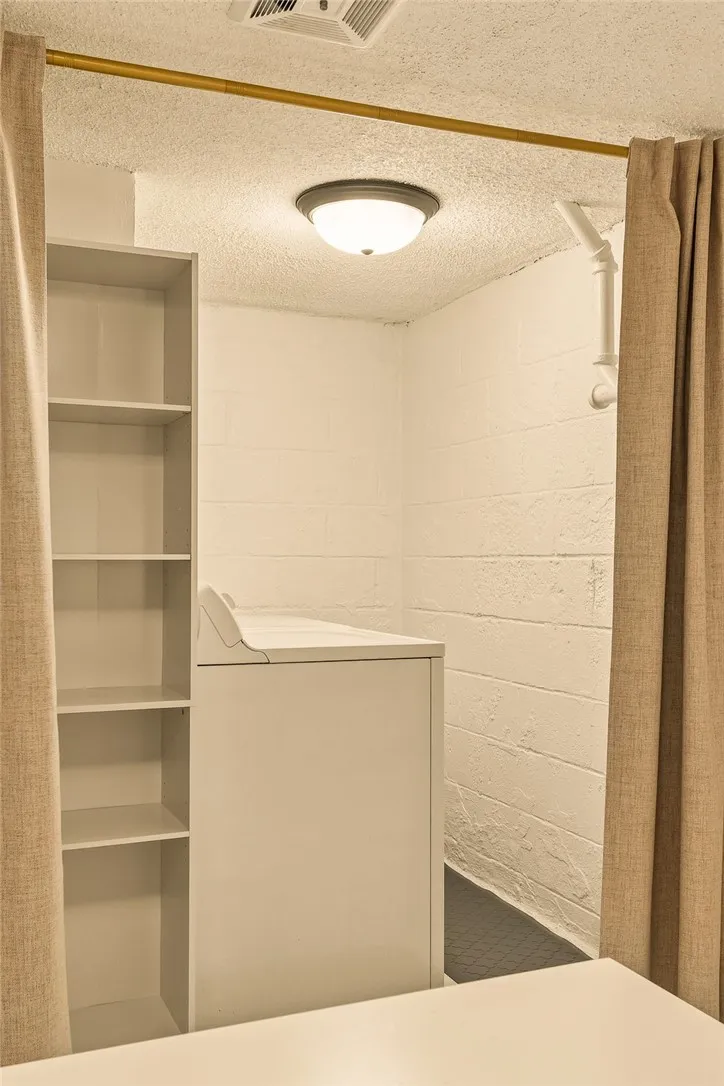 12452 Laurel Terrace Drive Studio City, CA 91604
