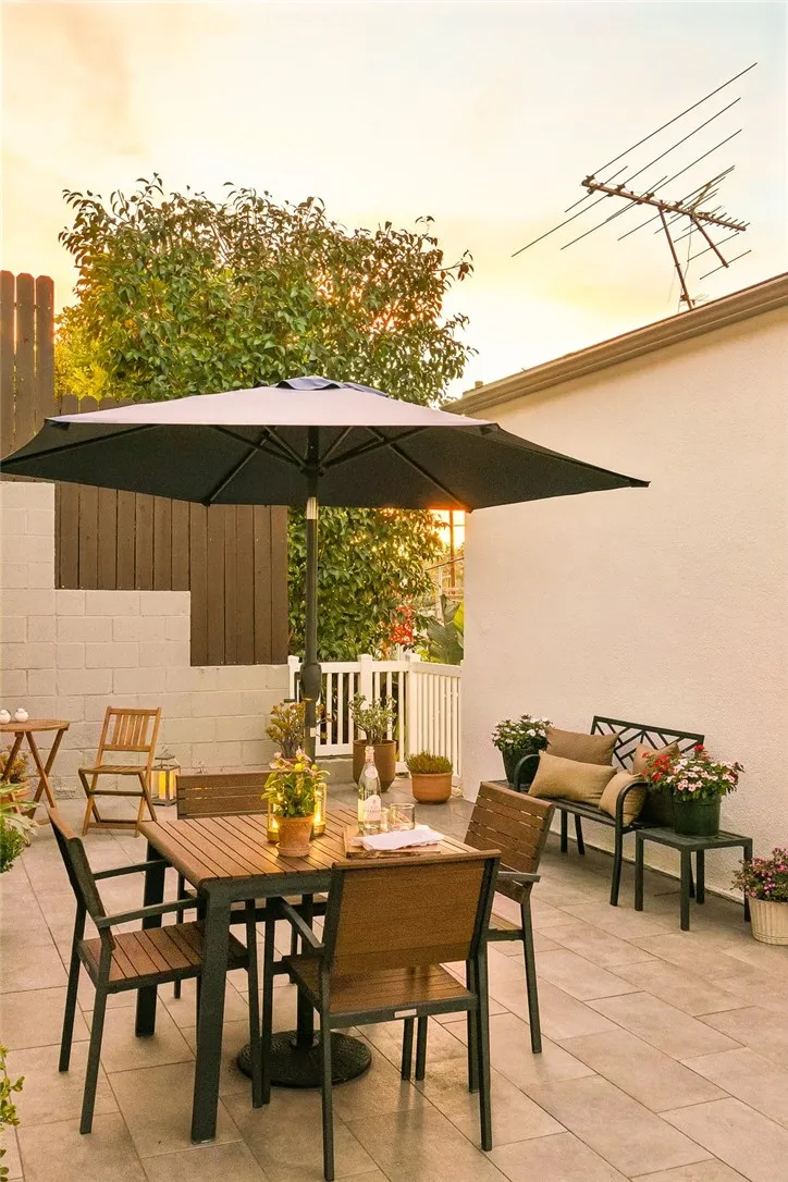 12452 Laurel Terrace Drive Studio City, CA 91604