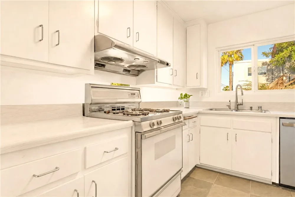 12452 Laurel Terrace Drive Studio City, CA 91604