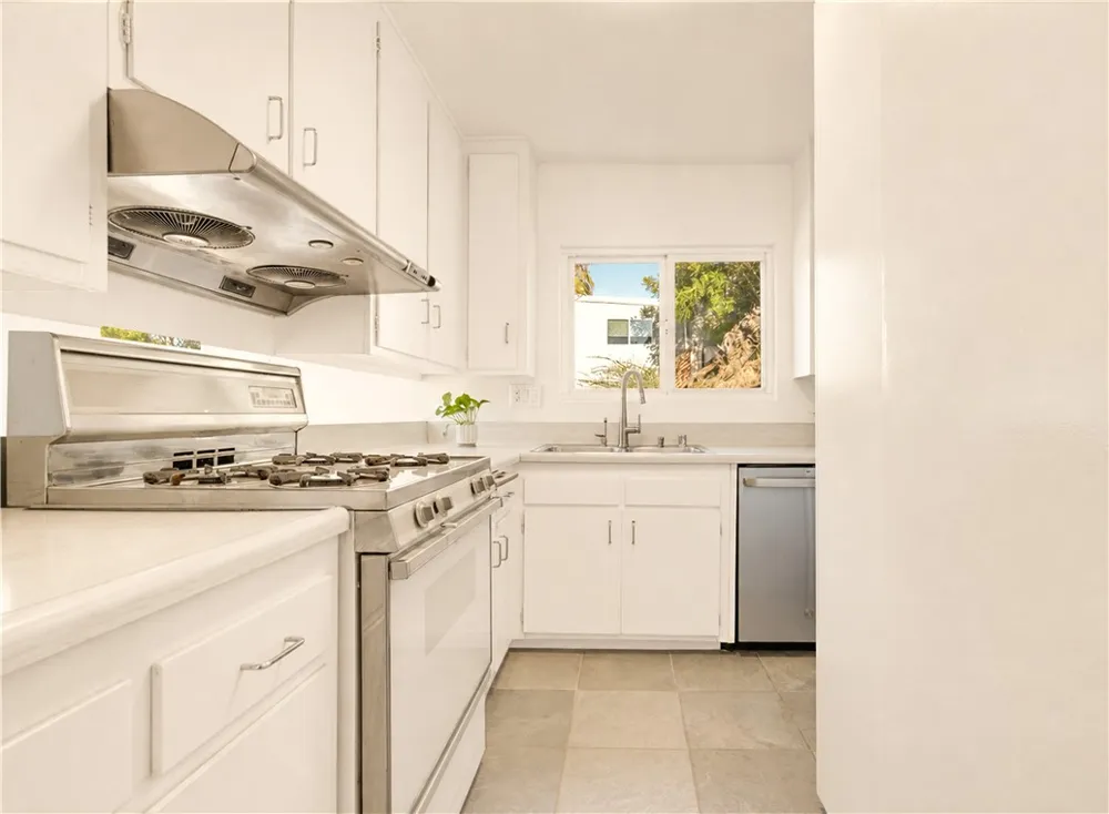 12452 Laurel Terrace Drive Studio City, CA 91604
