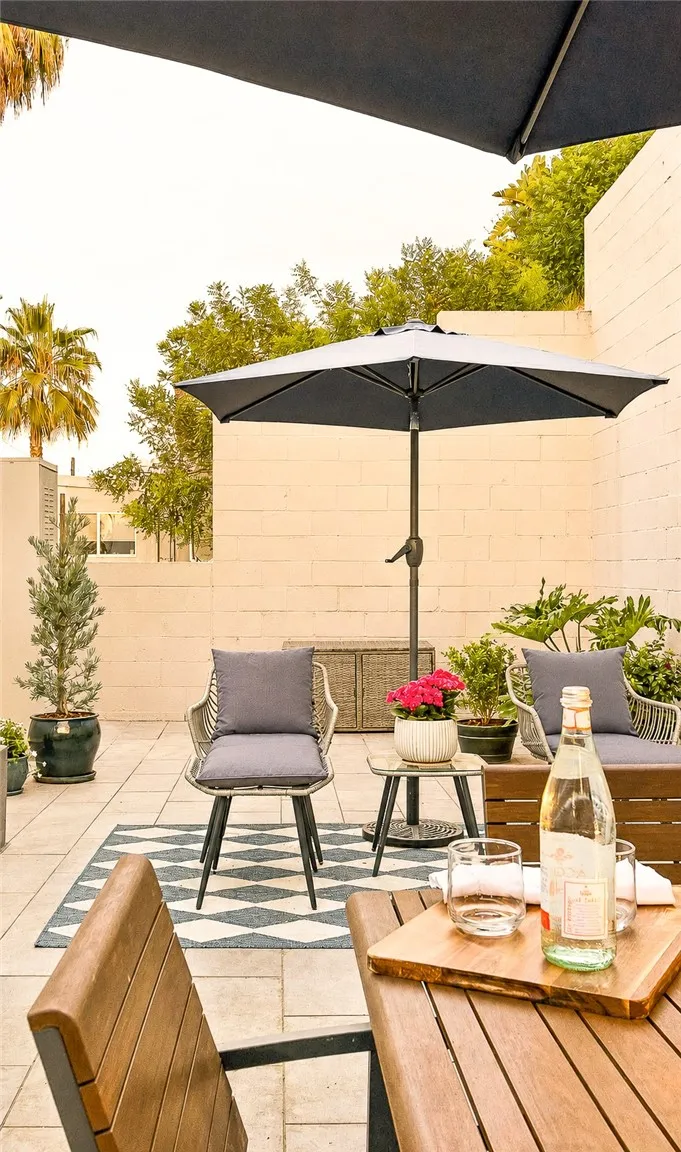 12452 Laurel Terrace Drive Studio City, CA 91604