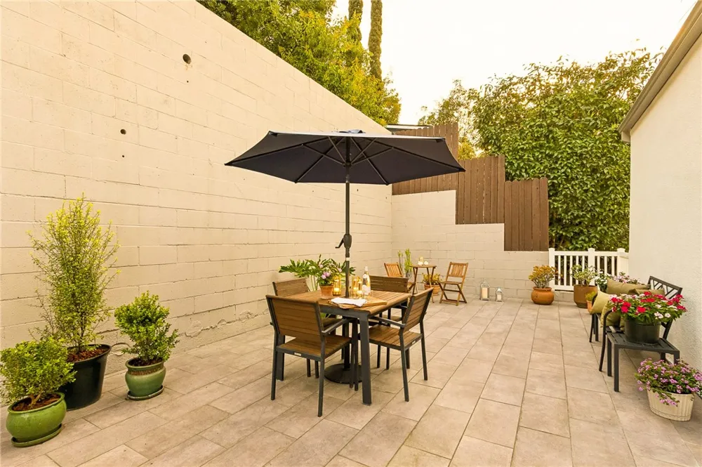 12452 Laurel Terrace Drive Studio City, CA 91604
