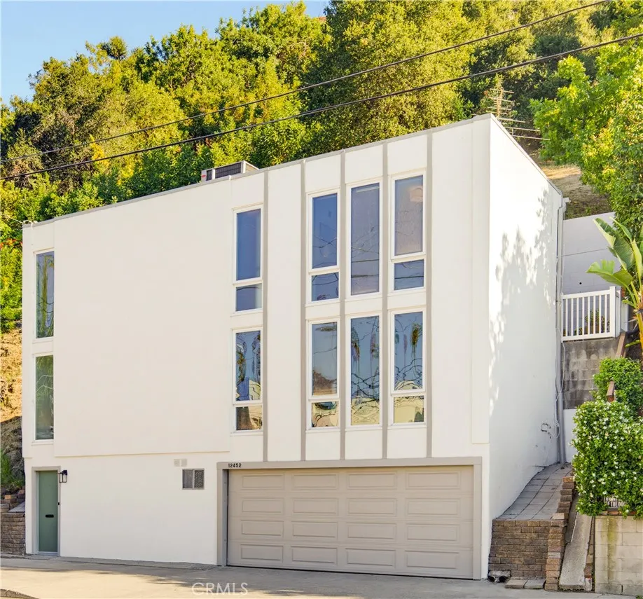 12452 Laurel Terrace Drive Studio City, CA 91604