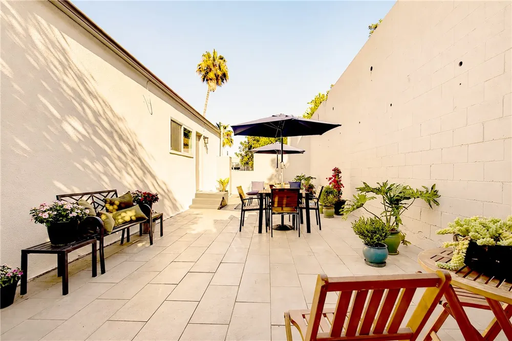 12452 Laurel Terrace Drive Studio City, CA 91604