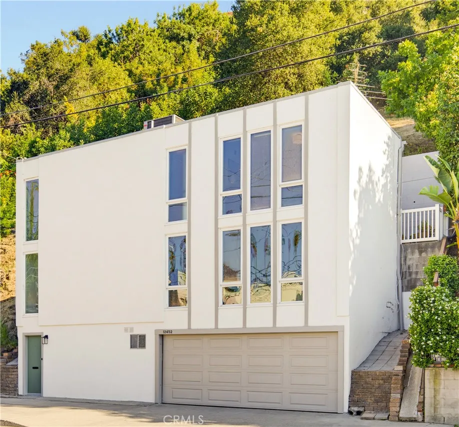 12452 Laurel Terrace Drive Studio City, CA 91604