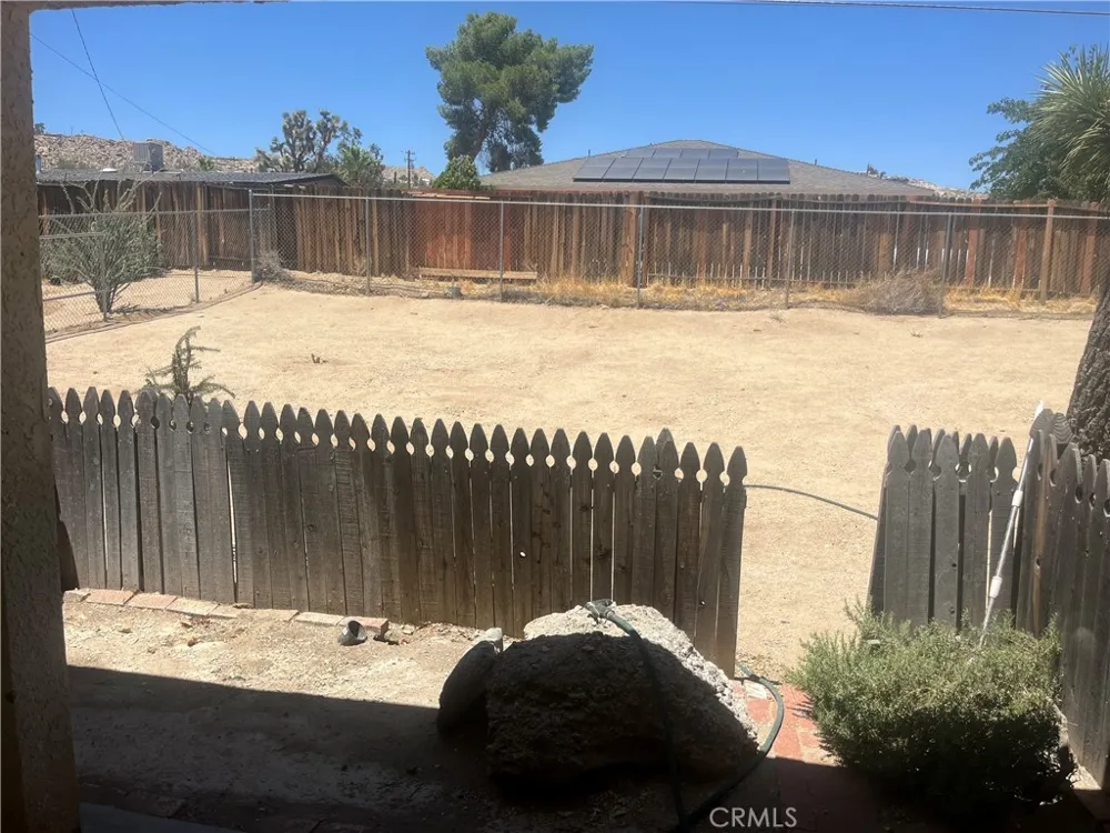 57470 Crestview Yucca Valley, CA 92284