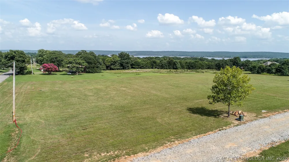2 Reagan Drive Eufaula, OK 74432
