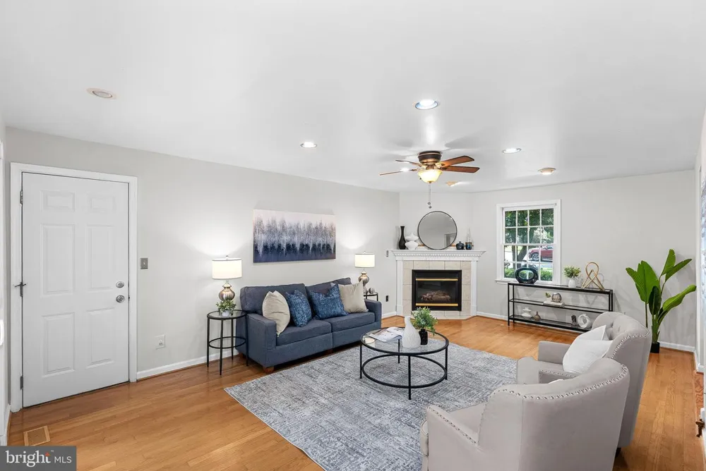 2284 DOSINIA COURT Reston, VA 20191