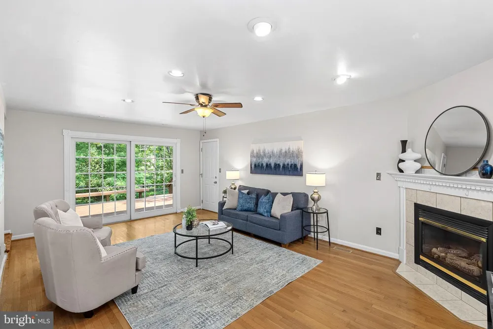 2284 DOSINIA COURT Reston, VA 20191