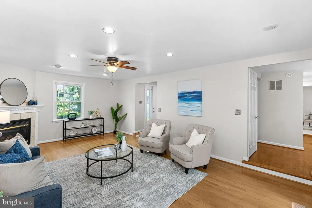 2284 DOSINIA COURT Reston, VA 20191