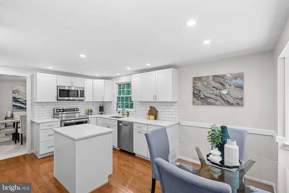 2284 DOSINIA COURT Reston, VA 20191