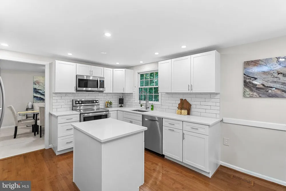 2284 DOSINIA COURT Reston, VA 20191