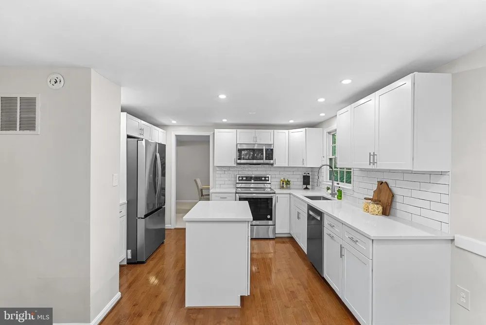 2284 DOSINIA COURT Reston, VA 20191