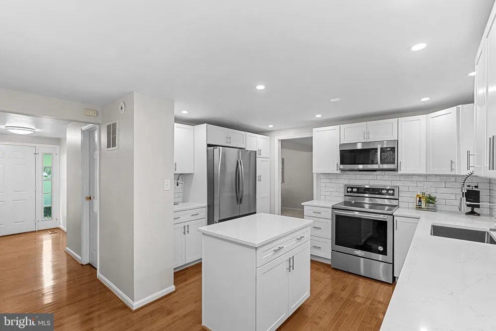 2284 DOSINIA COURT Reston, VA 20191