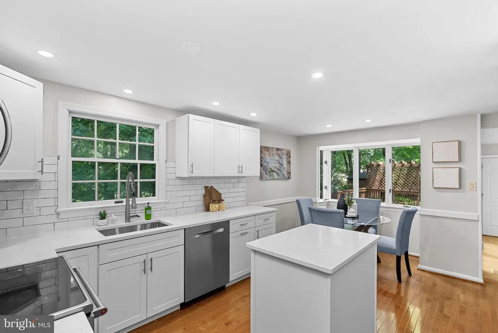 2284 DOSINIA COURT Reston, VA 20191