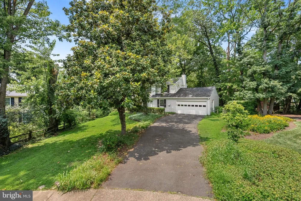 2284 DOSINIA COURT Reston, VA 20191