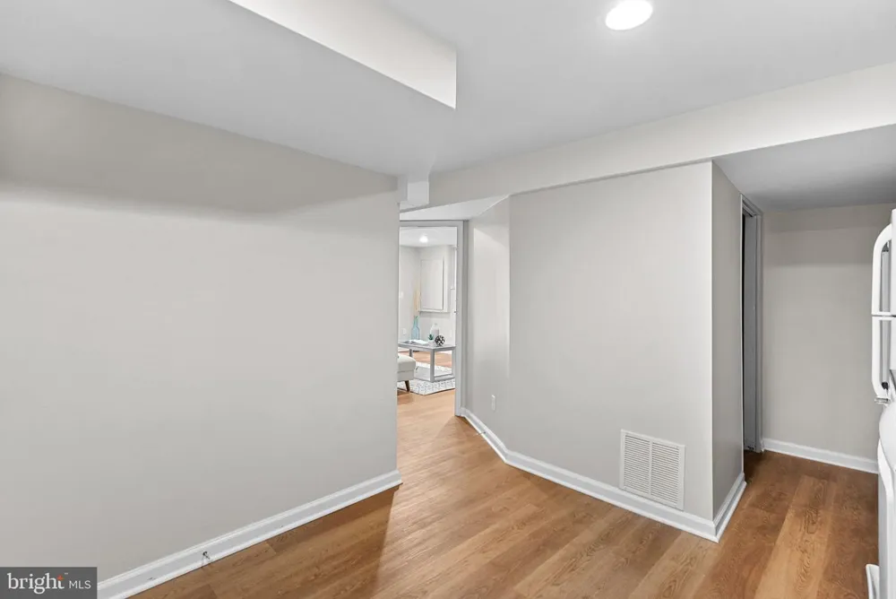 2284 DOSINIA COURT Reston, VA 20191