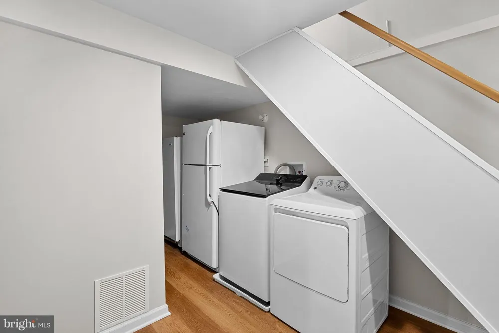 2284 DOSINIA COURT Reston, VA 20191
