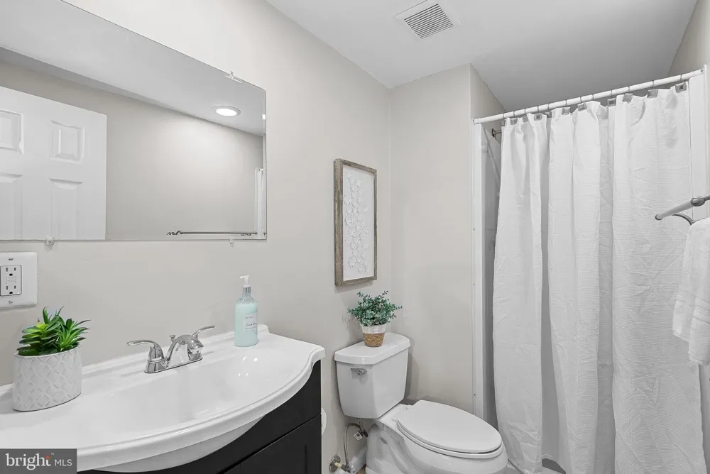 2284 DOSINIA COURT Reston, VA 20191