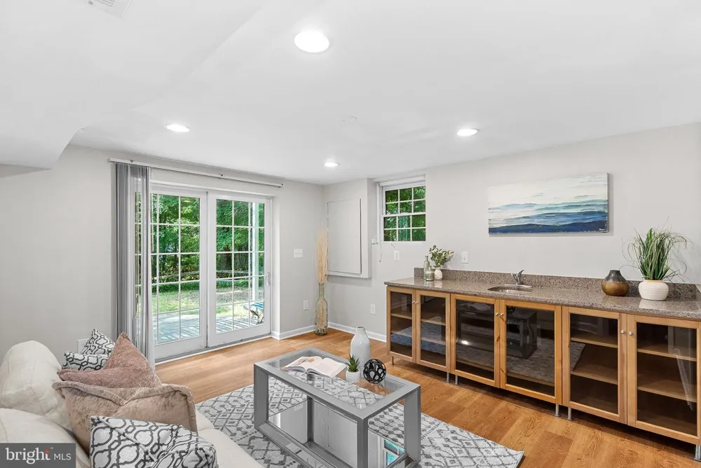 2284 DOSINIA COURT Reston, VA 20191