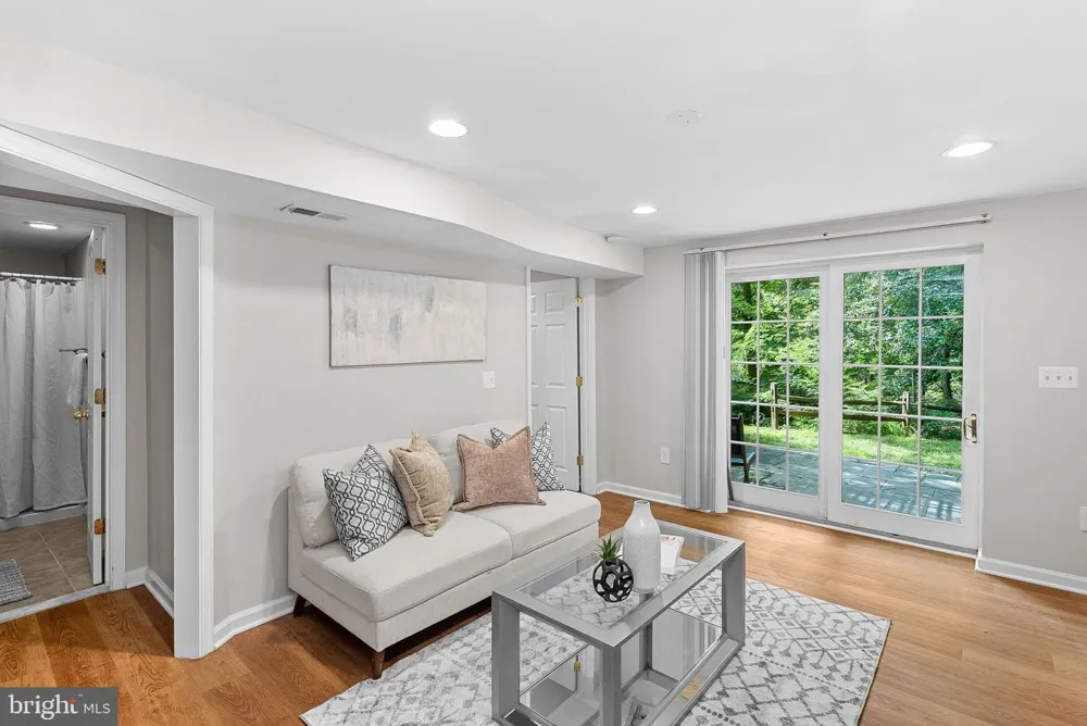 2284 DOSINIA COURT Reston, VA 20191