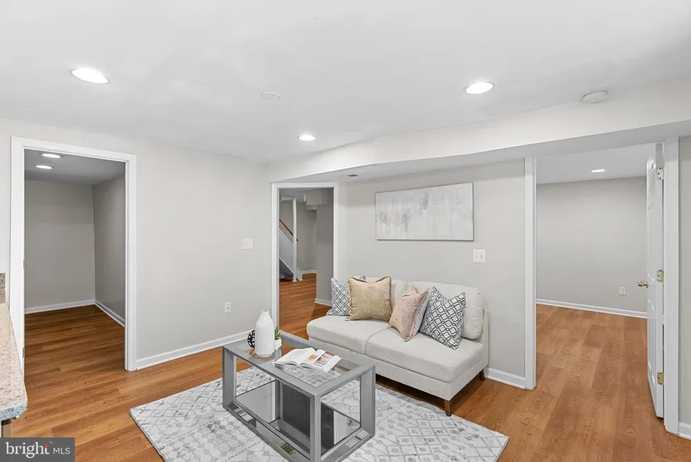 2284 DOSINIA COURT Reston, VA 20191