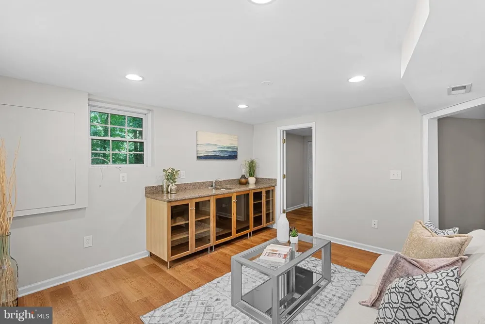 2284 DOSINIA COURT Reston, VA 20191