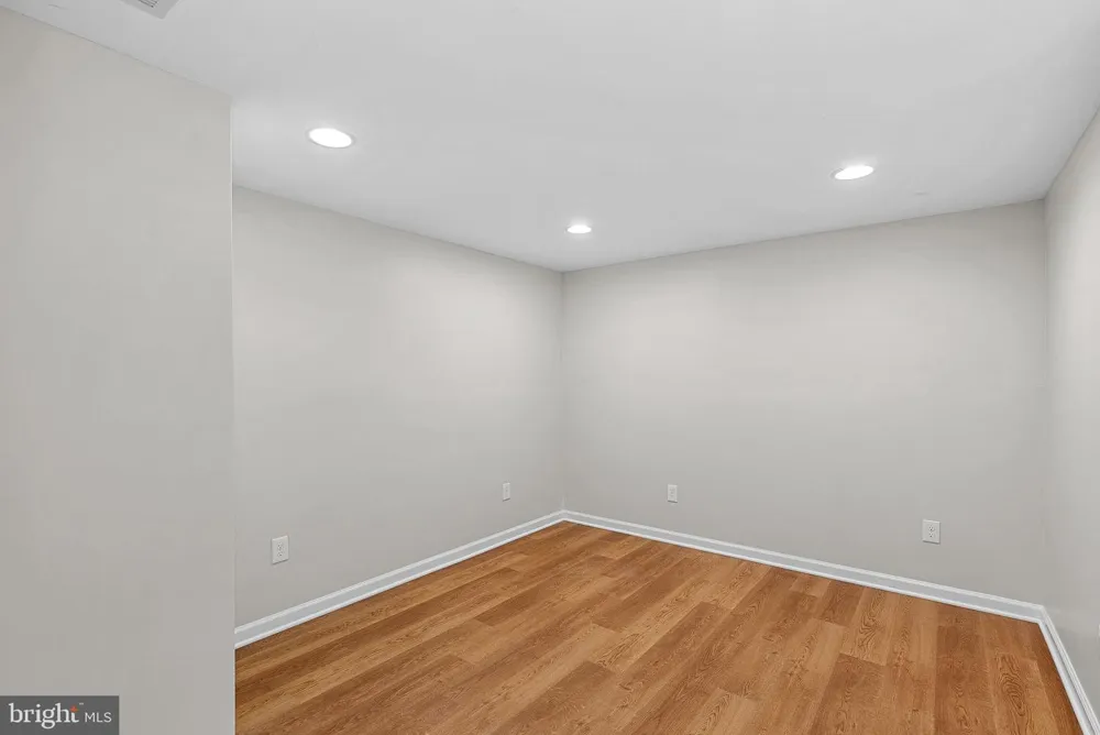 2284 DOSINIA COURT Reston, VA 20191