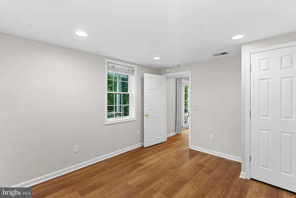 2284 DOSINIA COURT Reston, VA 20191