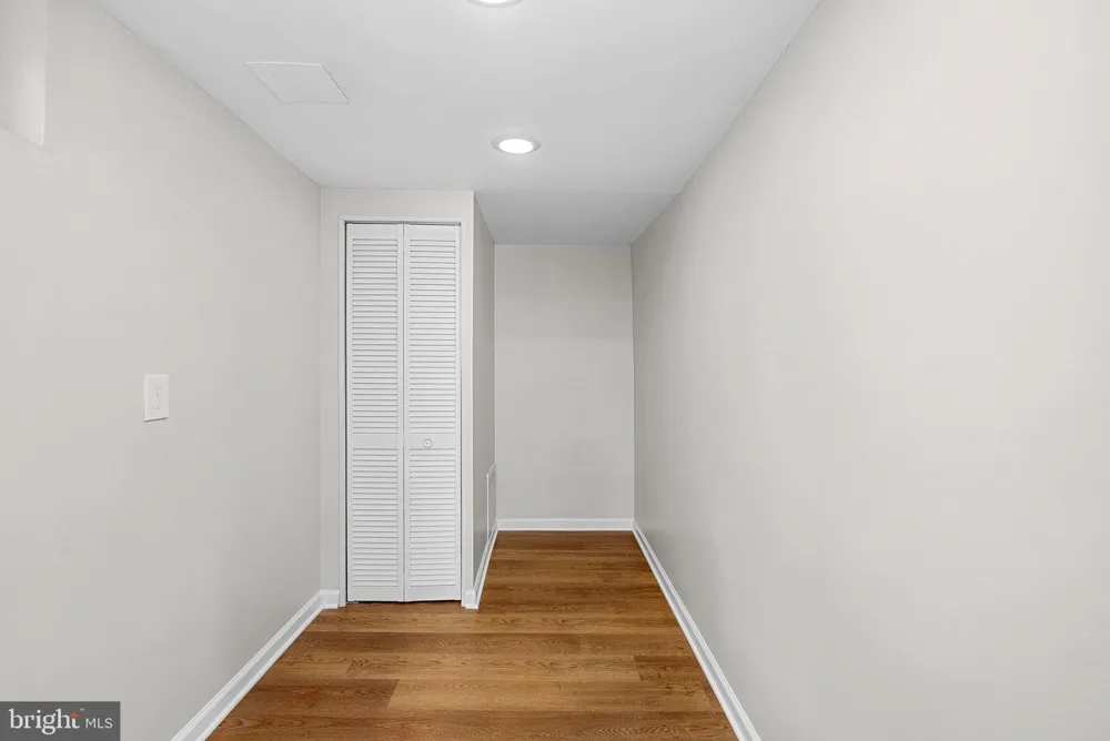 2284 DOSINIA COURT Reston, VA 20191