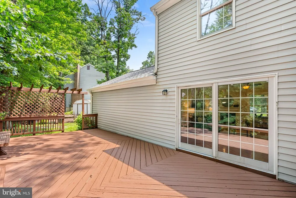 2284 DOSINIA COURT Reston, VA 20191