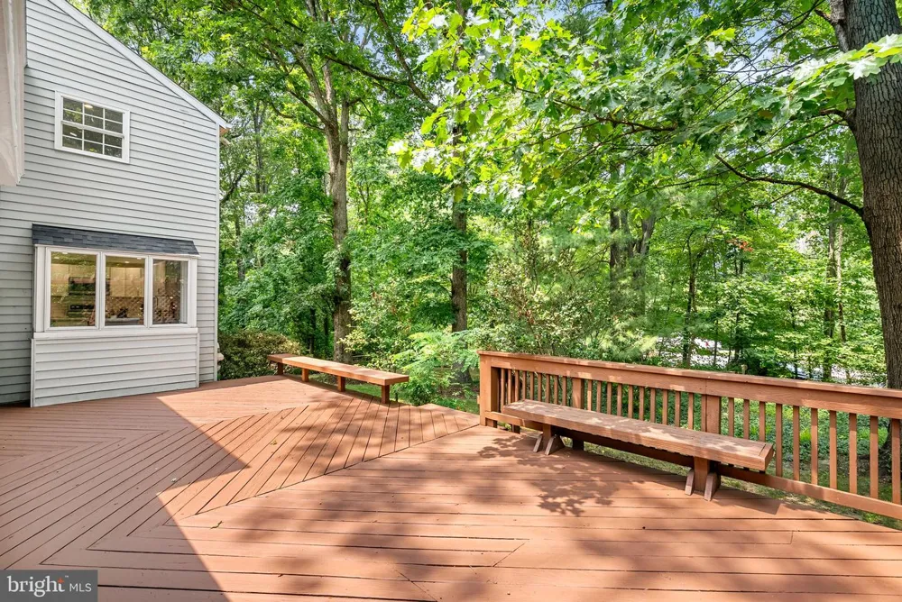 2284 DOSINIA COURT Reston, VA 20191