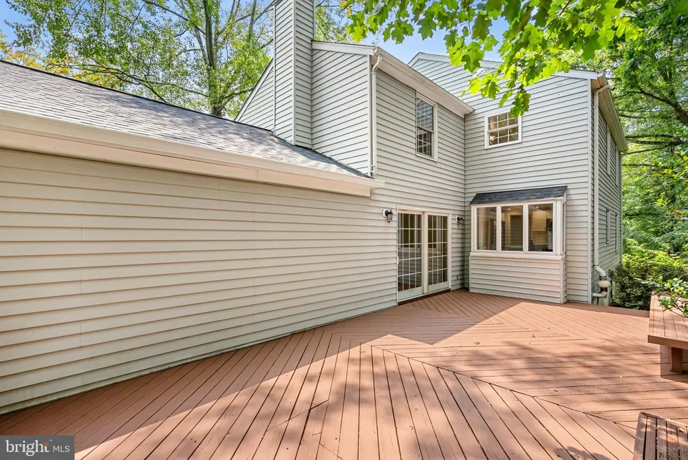 2284 DOSINIA COURT Reston, VA 20191