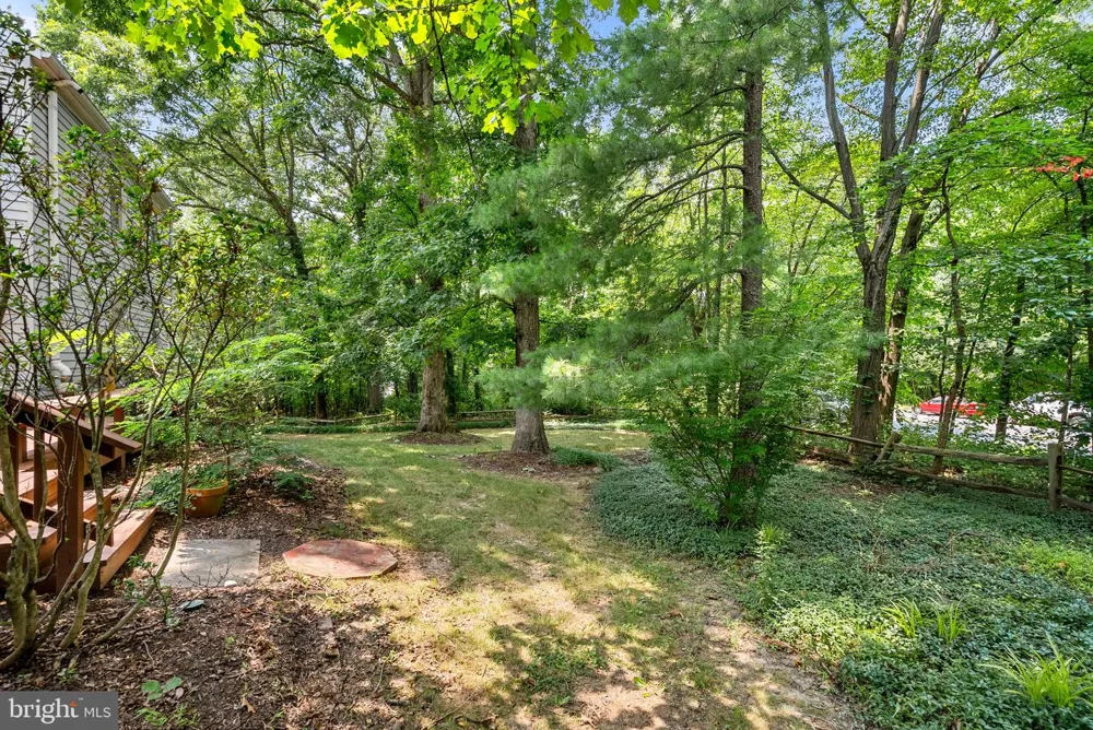 2284 DOSINIA COURT Reston, VA 20191