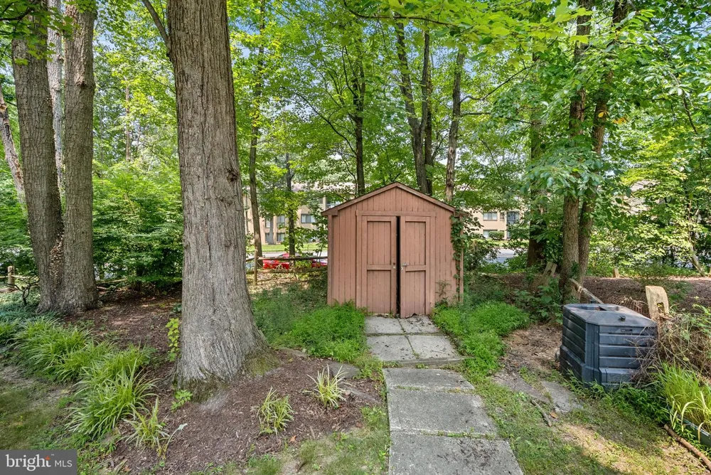 2284 DOSINIA COURT Reston, VA 20191