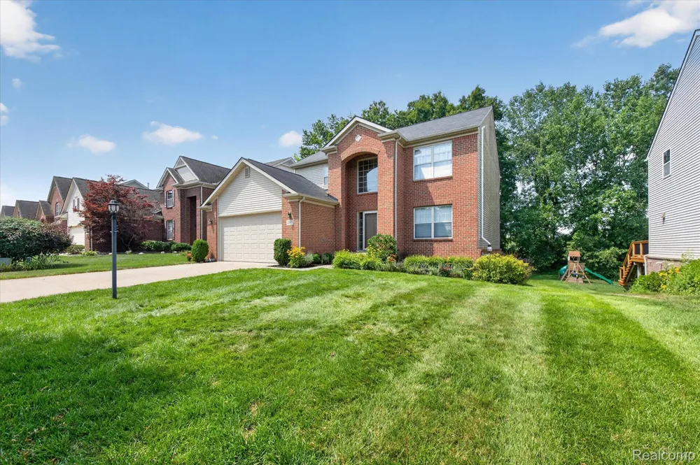 2557 Solace Drive Commerce Charter Township, MI 48382