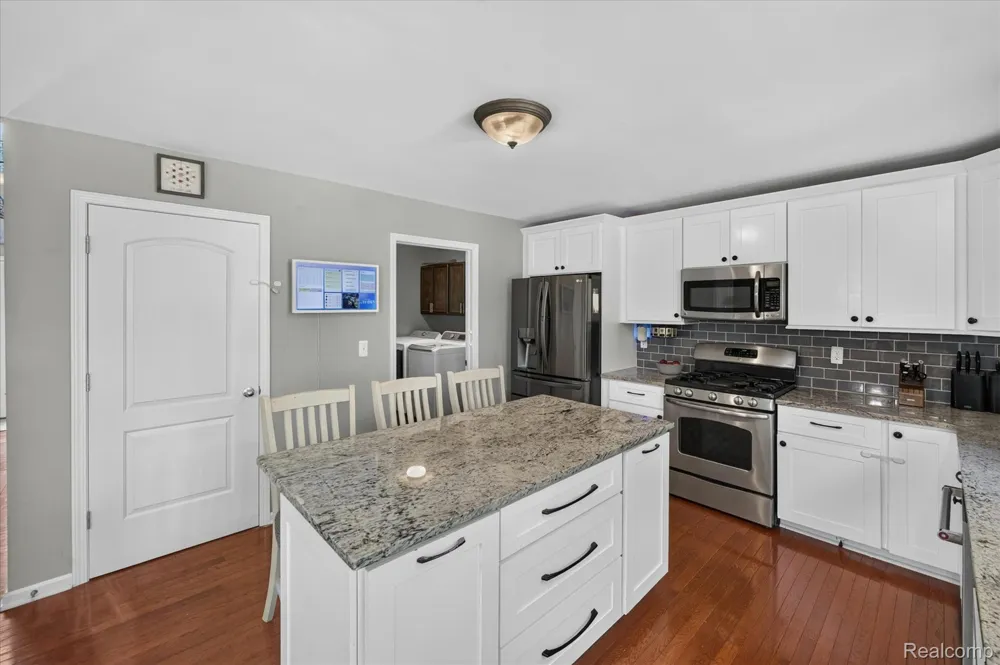 2557 Solace Drive Commerce Charter Township, MI 48382