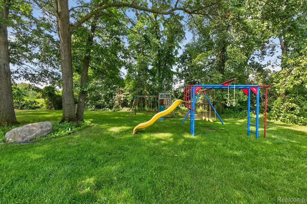 2557 Solace Drive Commerce Charter Township, MI 48382