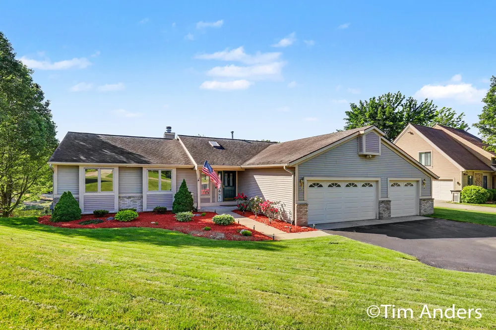6090 Arroyo Vista Drive NE Cannon Township, MI 49341