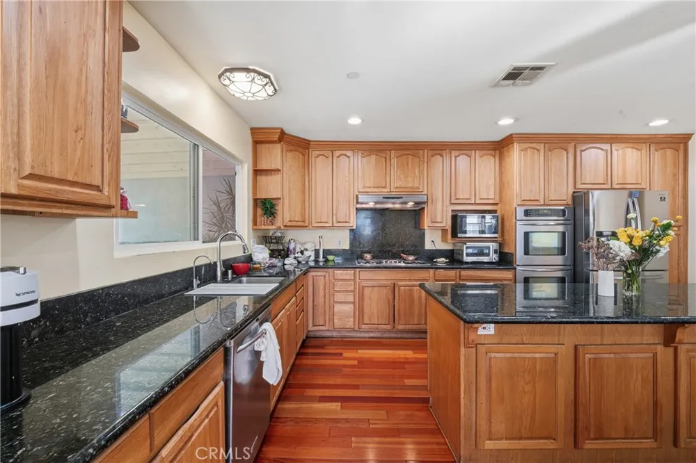 6545 Dos Rios Rd Downey, CA 90240