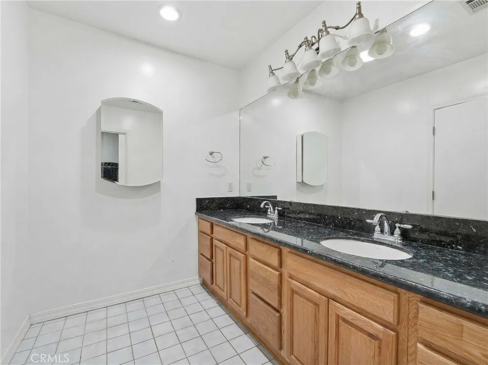 6545 Dos Rios Rd Downey, CA 90240