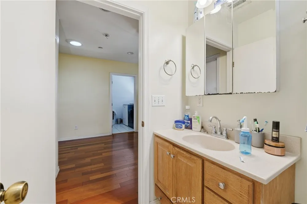 6545 Dos Rios Rd Downey, CA 90240