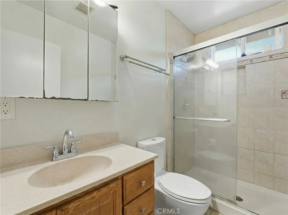 6545 Dos Rios Rd Downey, CA 90240